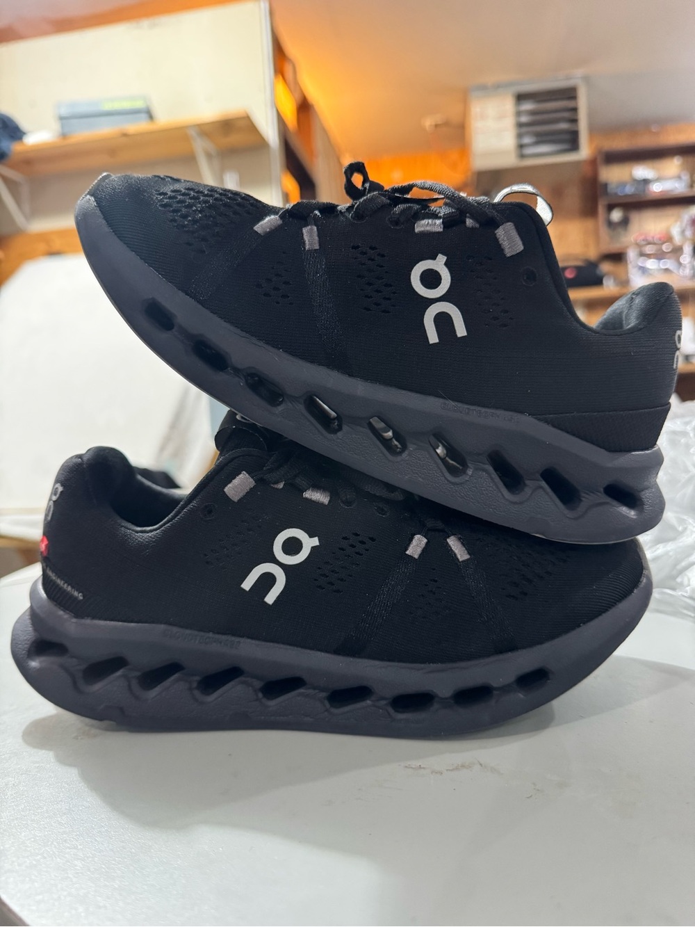 On Cloud Women’s Black Running Shoes Size 7